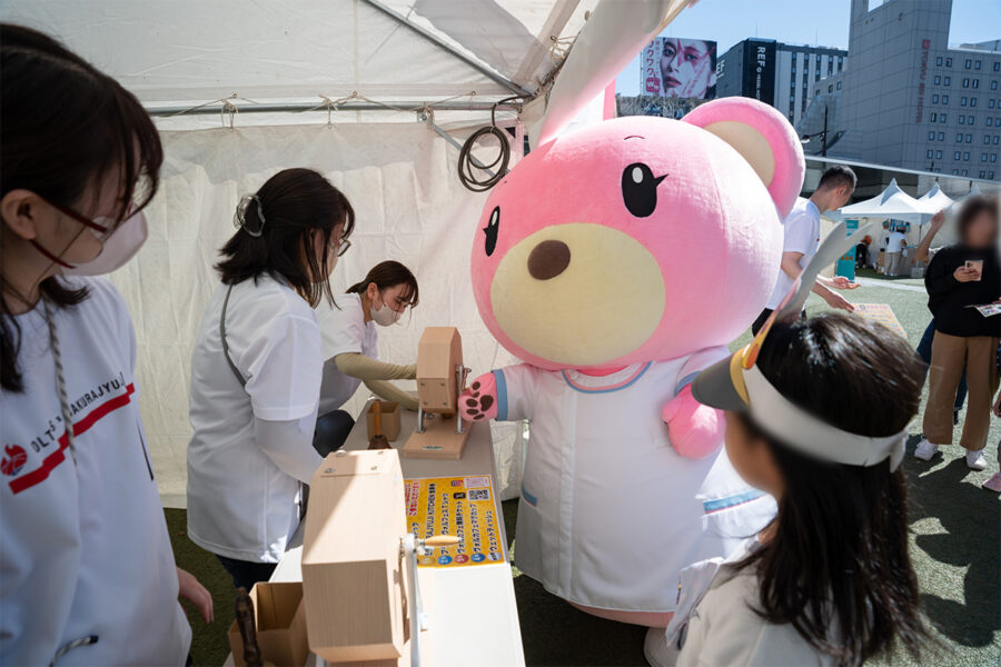 さくらちゃんもガラポンに挑戦！