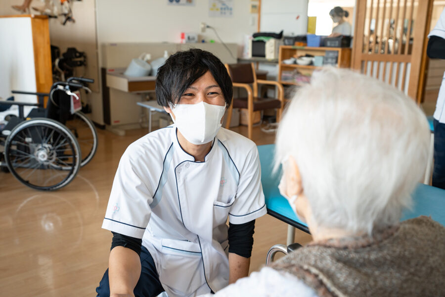 穴見理学療法士